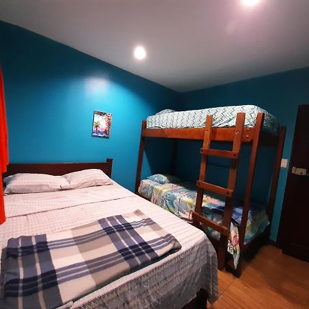 Coral Reef Surf Hostel And Camp Тамариндо Экстерьер фото