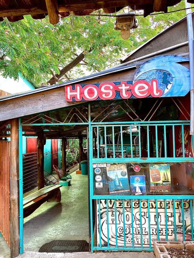 Coral Reef Surf Hostel And Camp Тамариндо Экстерьер фото