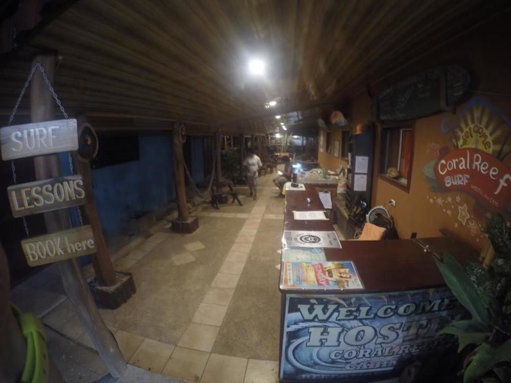 Coral Reef Surf Hostel And Camp Тамариндо Экстерьер фото