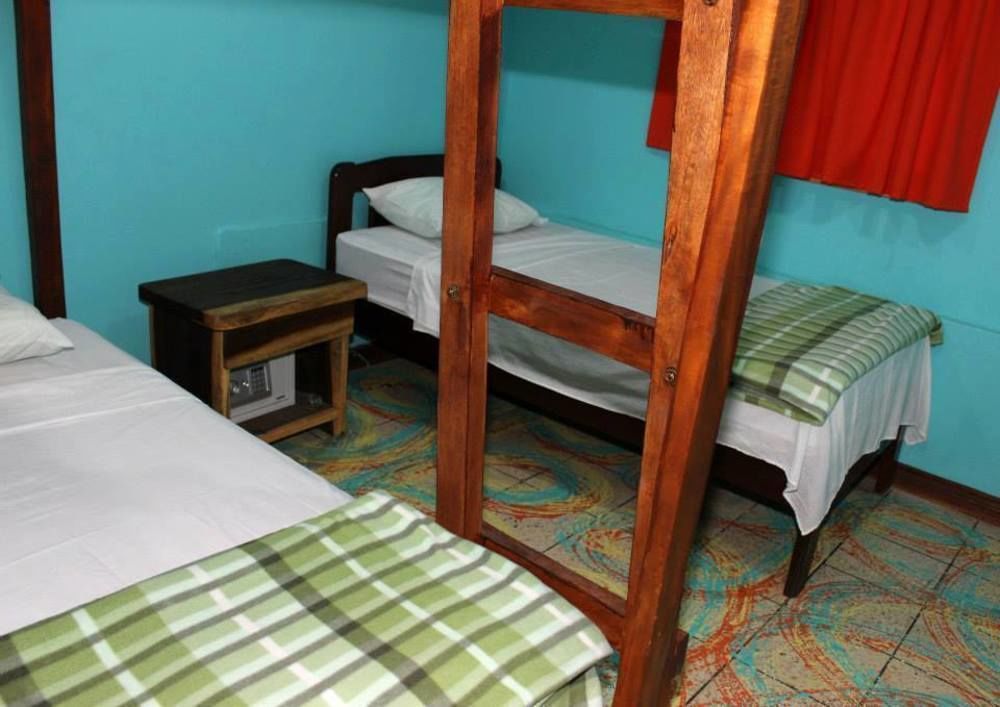Coral Reef Surf Hostel And Camp Тамариндо Экстерьер фото